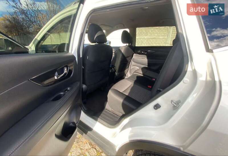 Внедорожник / Кроссовер Nissan Rogue 2018 в Первомайске