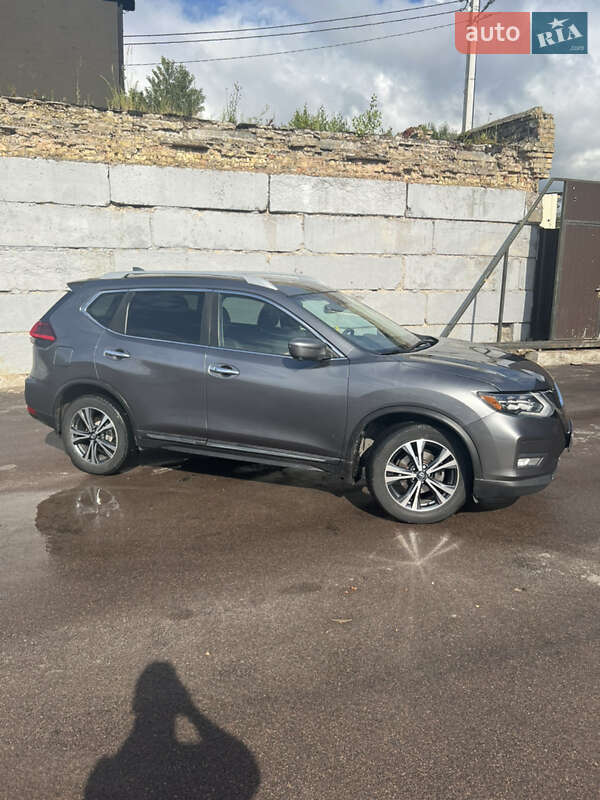 Внедорожник / Кроссовер Nissan Rogue 2017 в Киеве