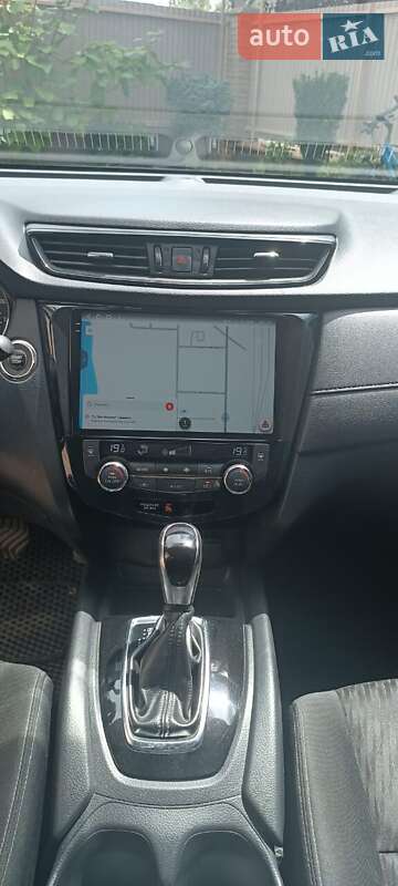 Позашляховик / Кросовер Nissan Rogue 2017 в Ужгороді