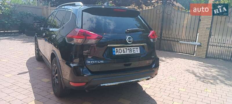 Позашляховик / Кросовер Nissan Rogue 2017 в Ужгороді