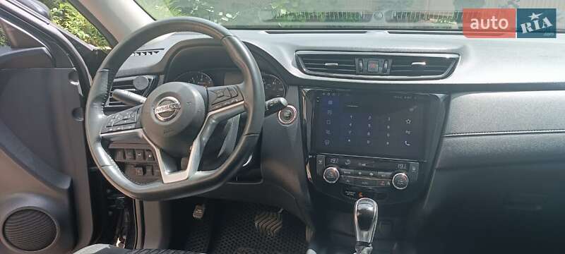 Позашляховик / Кросовер Nissan Rogue 2017 в Ужгороді