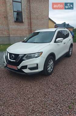 Позашляховик / Кросовер Nissan Rogue 2017 в Новому Яричеві