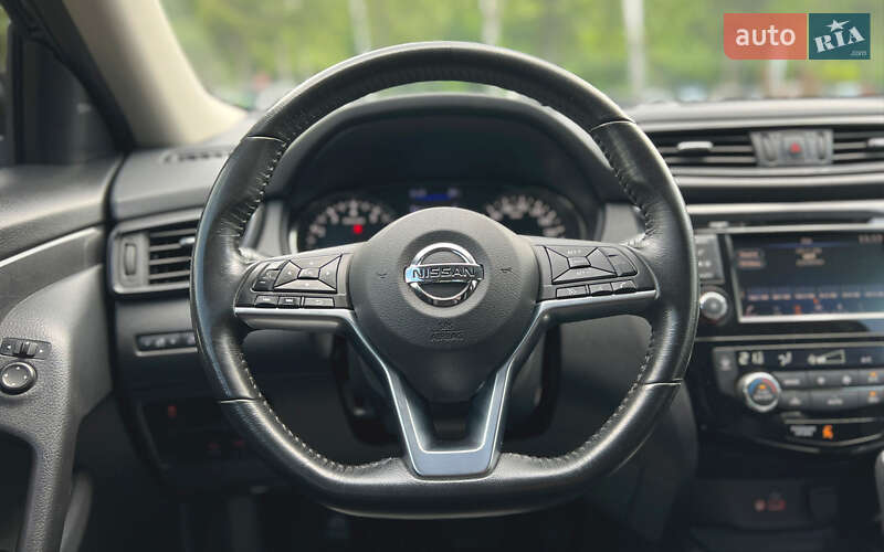Внедорожник / Кроссовер Nissan Rogue 2017 в Львове