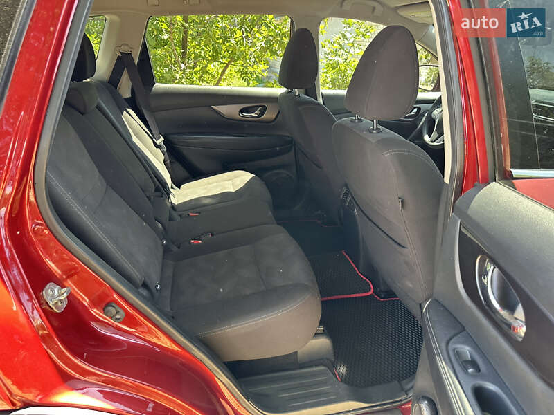 Внедорожник / Кроссовер Nissan Rogue 2015 в Павлограде