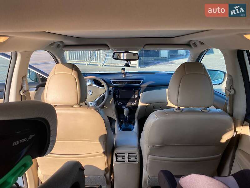 Внедорожник / Кроссовер Nissan Rogue 2015 в Львове