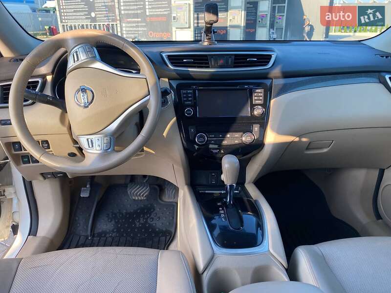 Внедорожник / Кроссовер Nissan Rogue 2015 в Львове