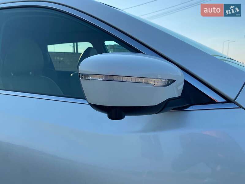 Внедорожник / Кроссовер Nissan Rogue 2015 в Львове