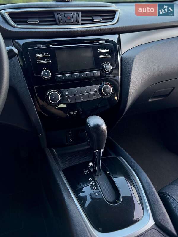Внедорожник / Кроссовер Nissan Rogue 2016 в Виннице