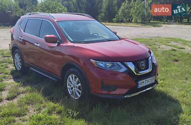 Позашляховик / Кросовер Nissan Rogue 2017 в Полонному