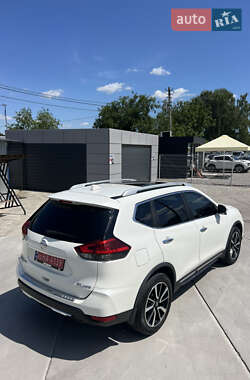 Позашляховик / Кросовер Nissan Rogue 2017 в 