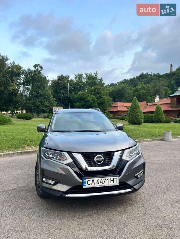 Внедорожник / Кроссовер Nissan Rogue 2017 в Черкассах