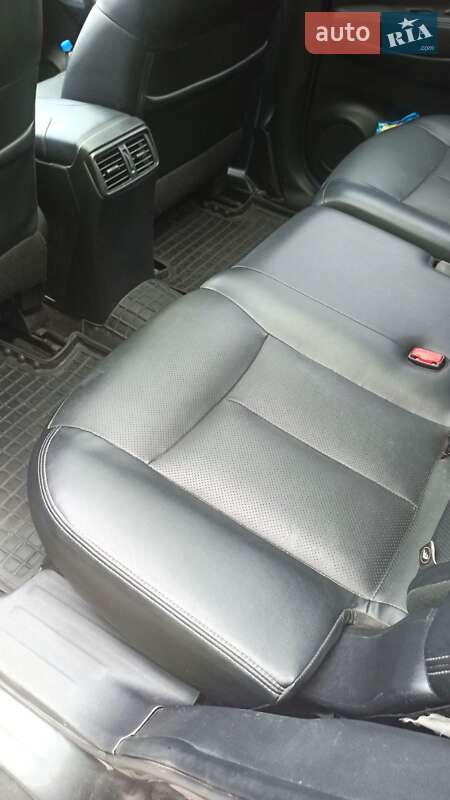 Позашляховик / Кросовер Nissan Rogue 2017 в Чернігові