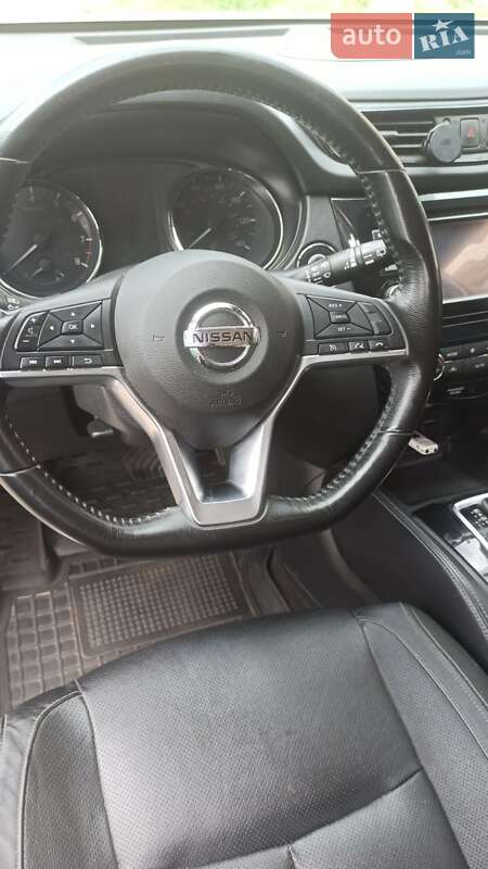 Позашляховик / Кросовер Nissan Rogue 2017 в Чернігові