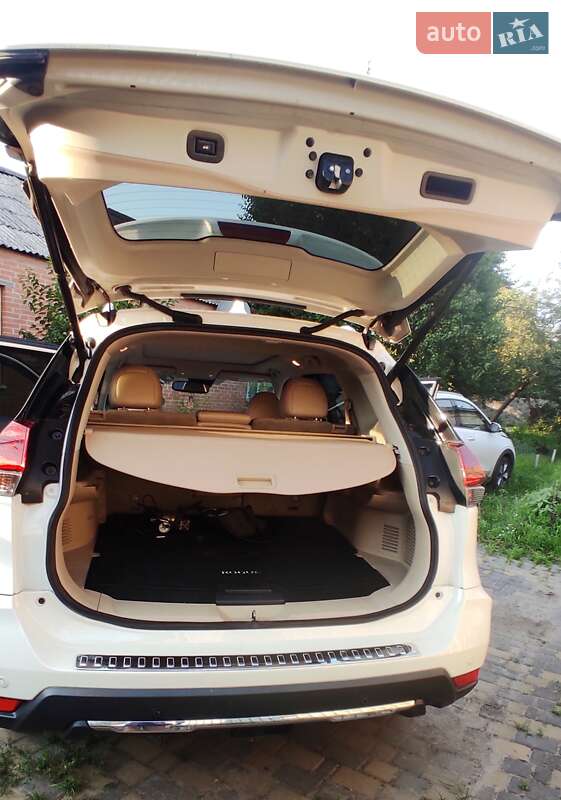 Внедорожник / Кроссовер Nissan Rogue 2019 в Киеве