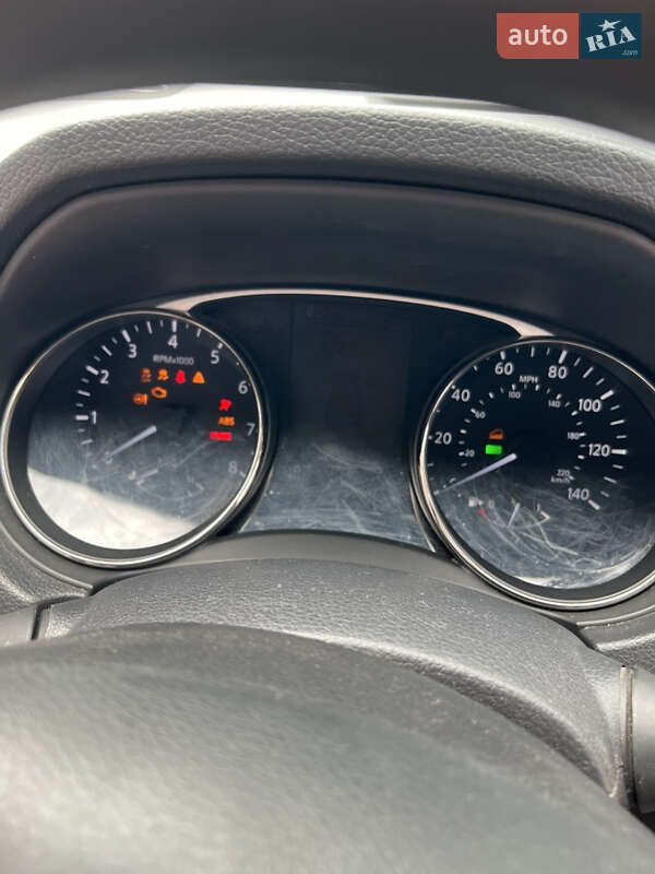 Позашляховик / Кросовер Nissan Rogue 2015 в Полтаві