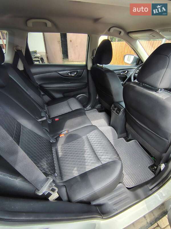 Внедорожник / Кроссовер Nissan Rogue 2017 в Виннице