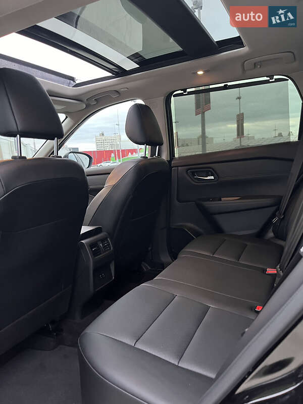 Позашляховик / Кросовер Nissan Rogue 2023 в Києві