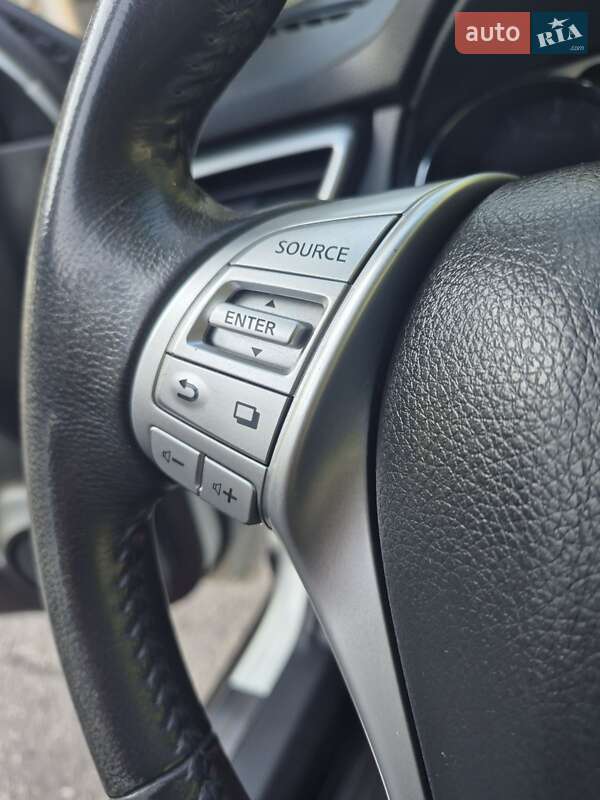 Позашляховик / Кросовер Nissan Rogue 2014 в Запоріжжі