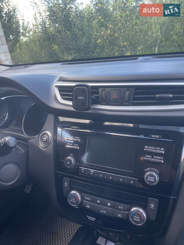 Внедорожник / Кроссовер Nissan Rogue 2015 в Хмельнике