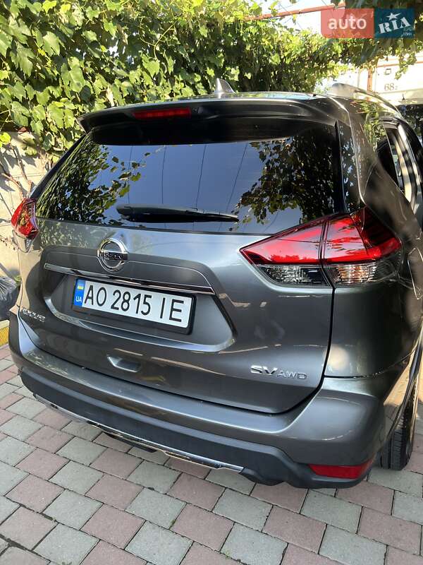 Внедорожник / Кроссовер Nissan Rogue 2017 в Мукачево