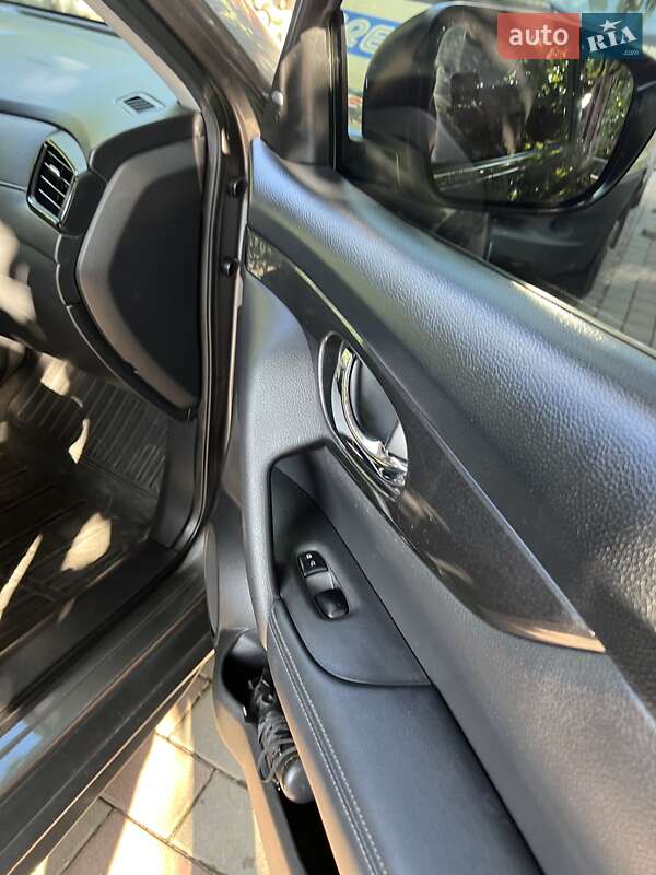 Внедорожник / Кроссовер Nissan Rogue 2017 в Мукачево