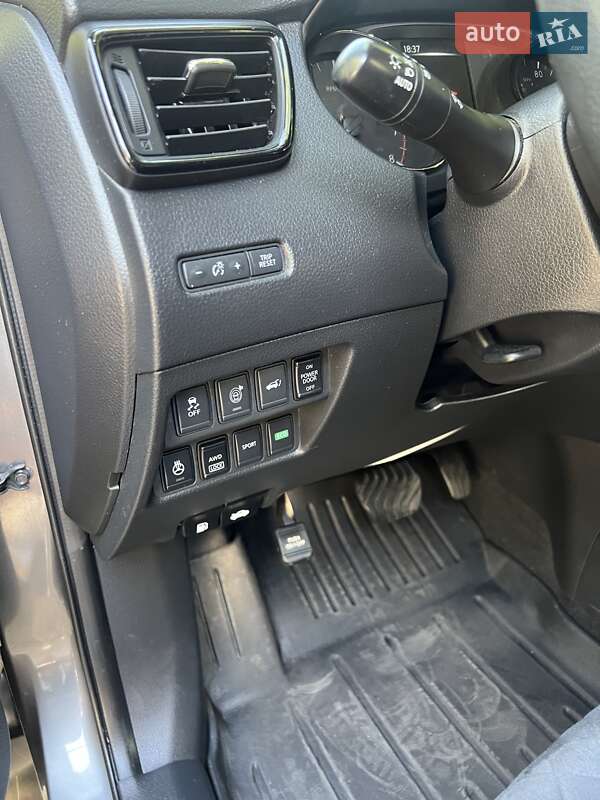 Внедорожник / Кроссовер Nissan Rogue 2017 в Мукачево