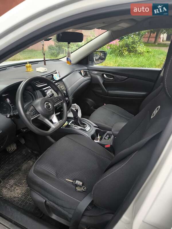 Позашляховик / Кросовер Nissan Rogue 2017 в Львові