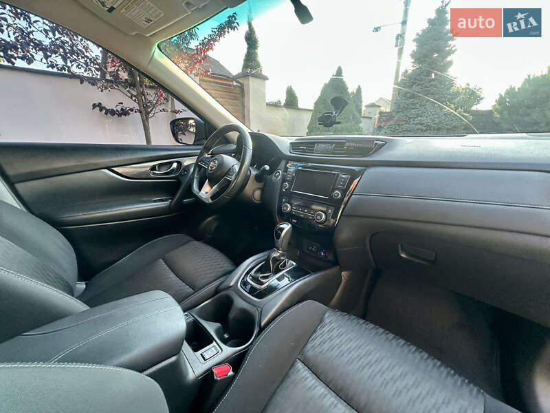 Внедорожник / Кроссовер Nissan Rogue 2017 в Виннице