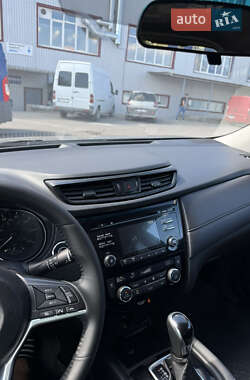 Внедорожник / Кроссовер Nissan Rogue 2017 в 