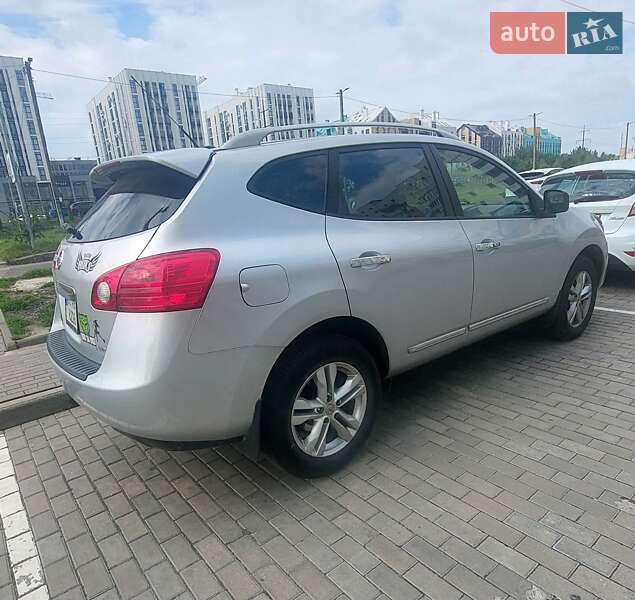 Позашляховик / Кросовер Nissan Rogue 2015 в Львові