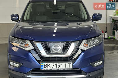 Позашляховик / Кросовер Nissan Rogue 2017 в Рівному