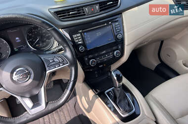 Внедорожник / Кроссовер Nissan Rogue 2017 в 