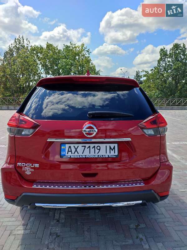 Внедорожник / Кроссовер Nissan Rogue 2017 в Харькове