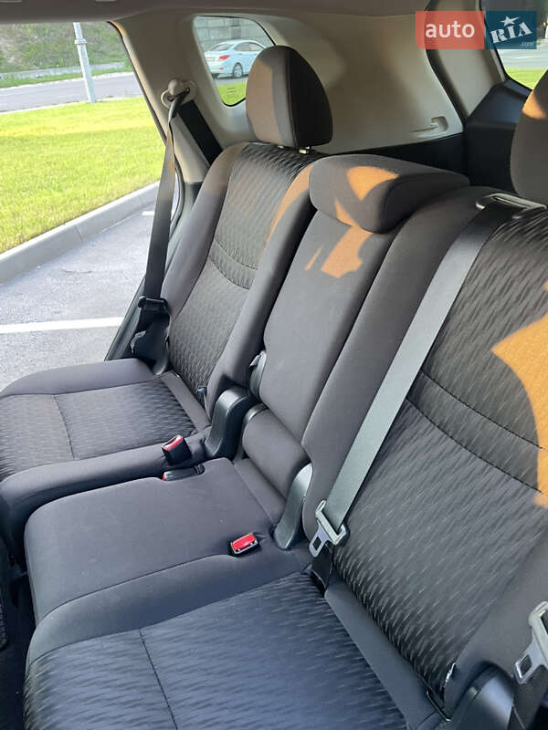 Внедорожник / Кроссовер Nissan Rogue 2018 в Киеве