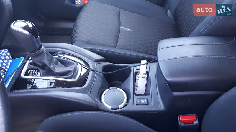 Позашляховик / Кросовер Nissan Rogue 2016 в Києві