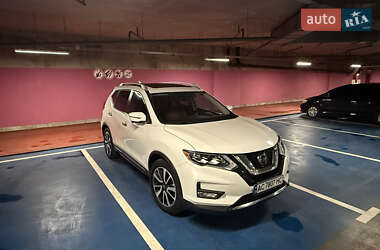 Позашляховик / Кросовер Nissan Rogue 2017 в Луцьку