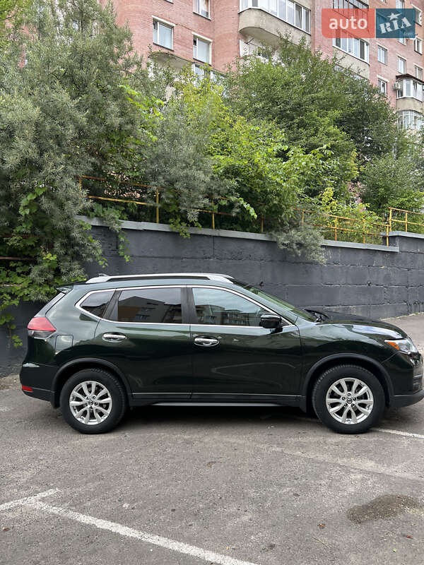 Внедорожник / Кроссовер Nissan Rogue 2017 в Ровно
