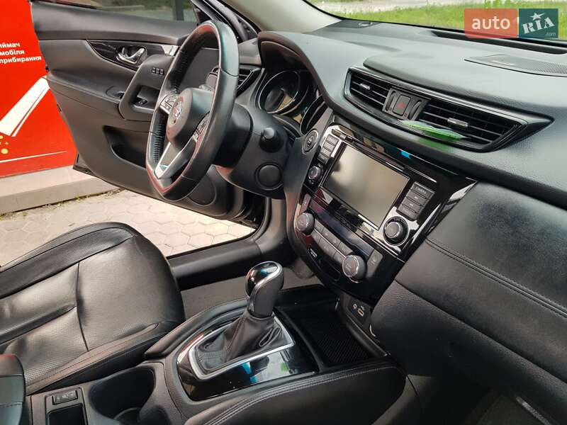 Внедорожник / Кроссовер Nissan Rogue 2017 в Киеве