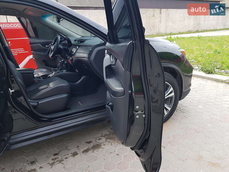 Внедорожник / Кроссовер Nissan Rogue 2017 в Киеве
