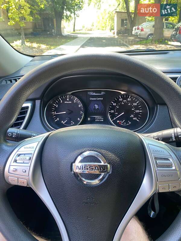 Внедорожник / Кроссовер Nissan Rogue 2015 в Решетиловке