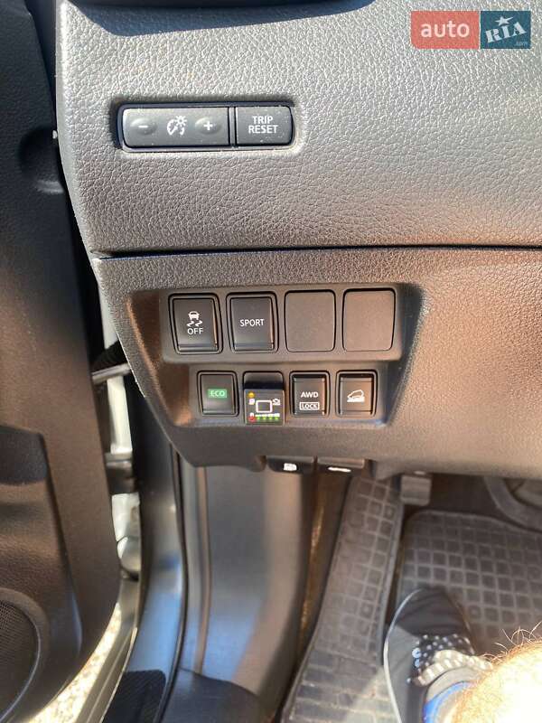 Внедорожник / Кроссовер Nissan Rogue 2015 в Решетиловке