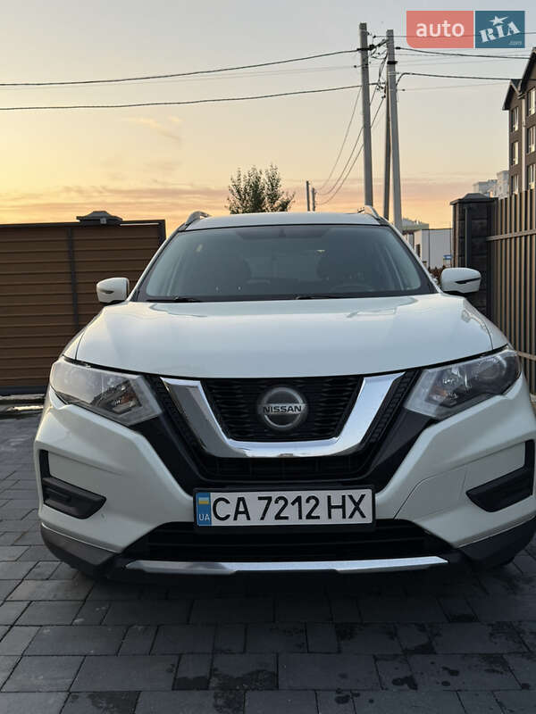 Внедорожник / Кроссовер Nissan Rogue 2017 в Киеве