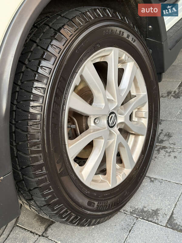 Внедорожник / Кроссовер Nissan Rogue 2017 в Киеве