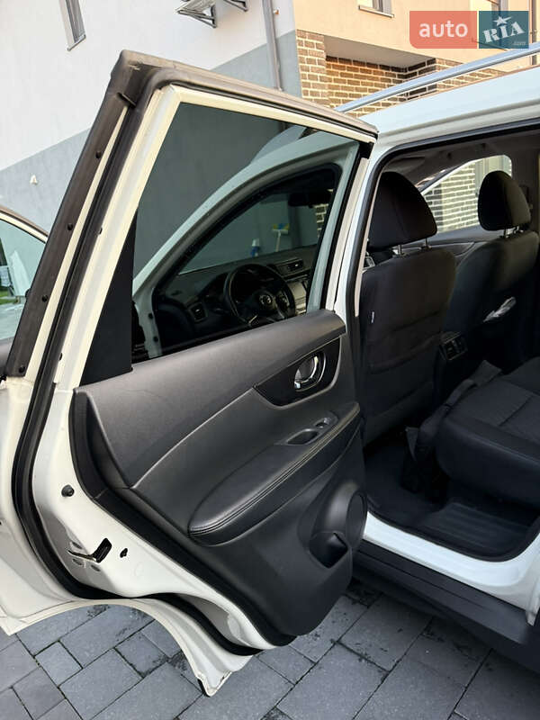 Внедорожник / Кроссовер Nissan Rogue 2017 в Киеве