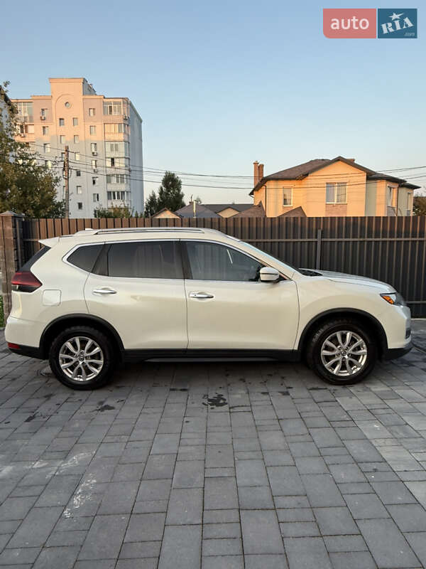 Внедорожник / Кроссовер Nissan Rogue 2017 в Киеве