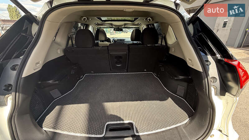 Внедорожник / Кроссовер Nissan Rogue 2016 в Киеве