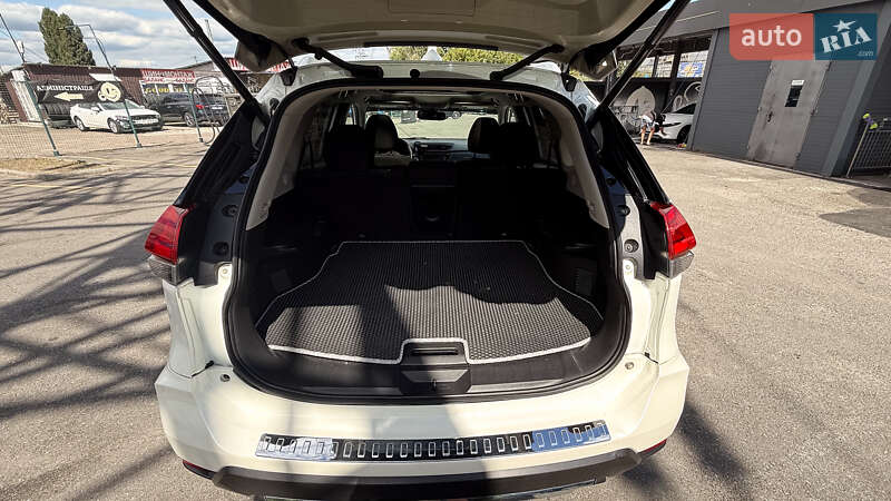 Внедорожник / Кроссовер Nissan Rogue 2016 в Киеве