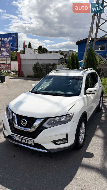Внедорожник / Кроссовер Nissan Rogue 2016 в Киеве