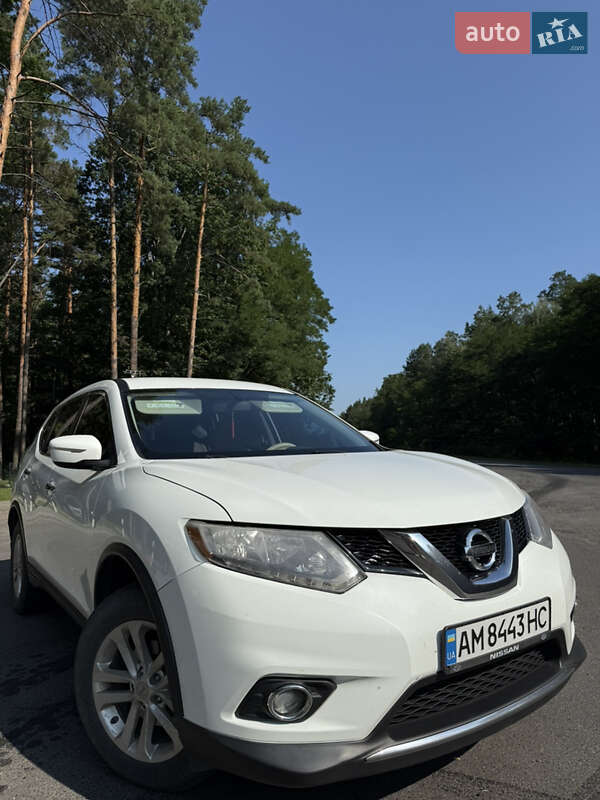 Внедорожник / Кроссовер Nissan Rogue 2015 в Олевске