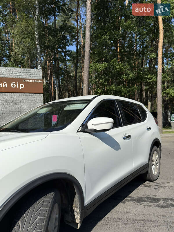 Внедорожник / Кроссовер Nissan Rogue 2015 в Олевске